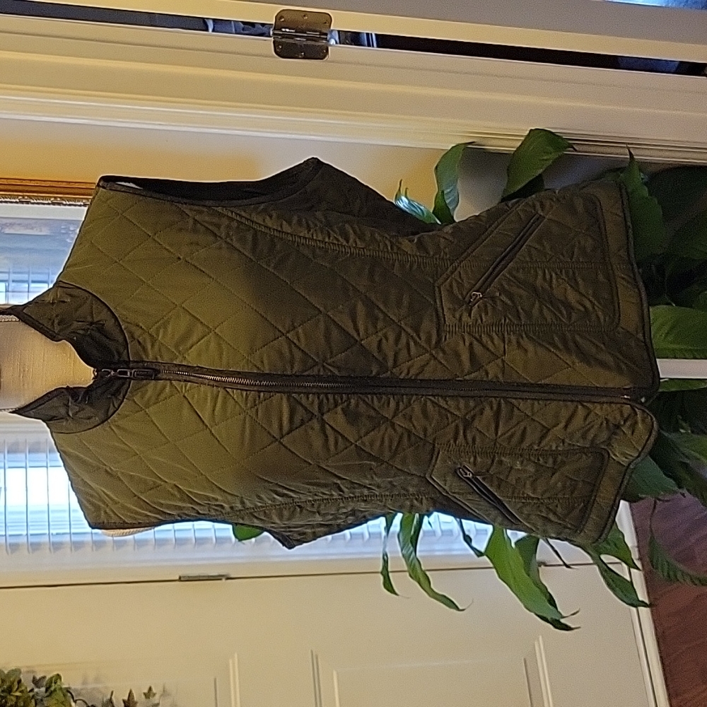 Talbots army green quilted vest 2 zip pockets zip closure stand up collar L EUC…